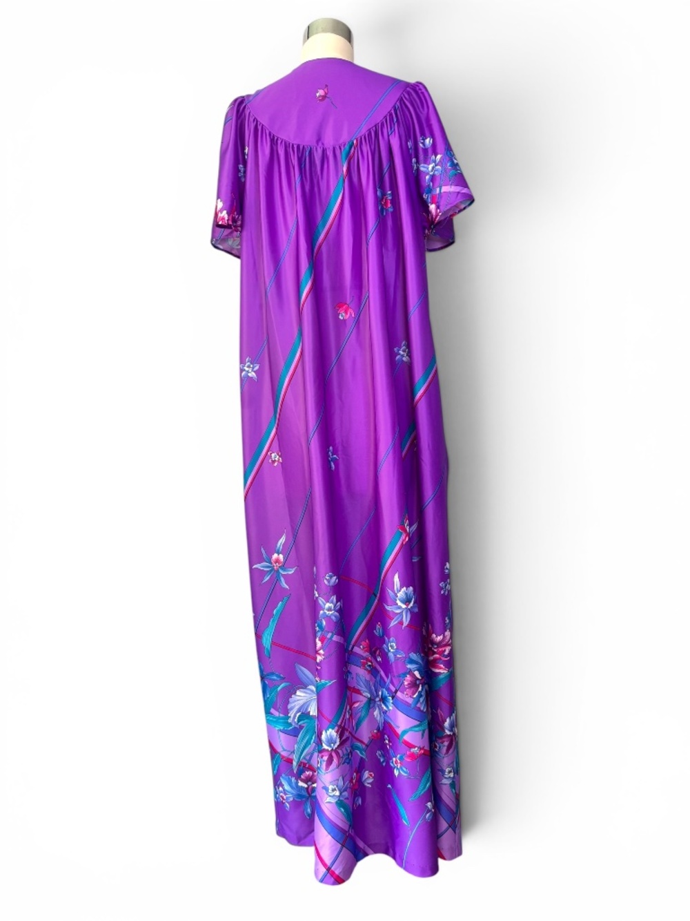 70s Miss California Orchid Dream Lounge Gown - Picture 4 of 9